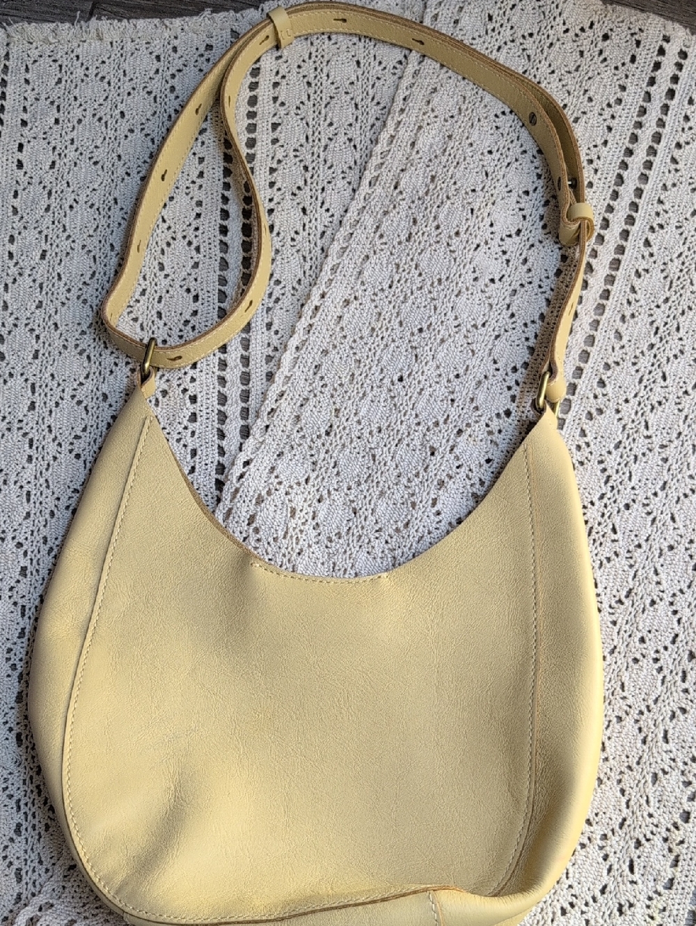 🌷Madewell Soft Leather Crescent Shoulder Bag in Pale Yellow